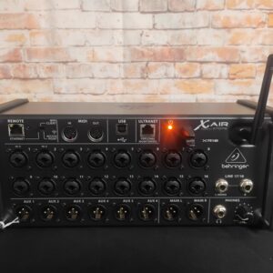 Behringer XR18